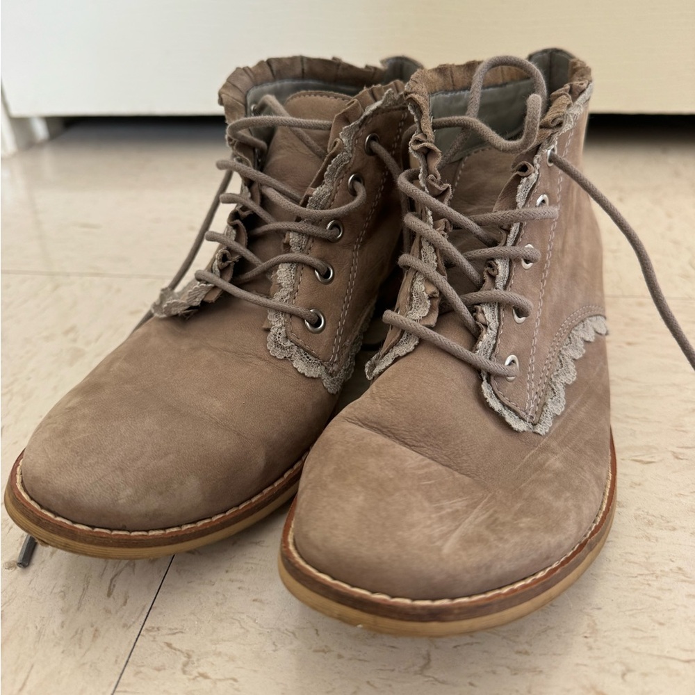 gb tie leather boots